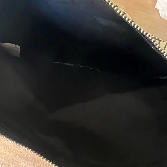 Good conditionPetunia Pickle Bottom PBB Crossbody Clutch (discontinued model) - Picture 7 of 9